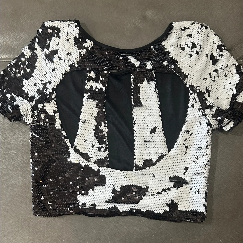 Black Sequin Black and White top size S - Picture 5 of 6